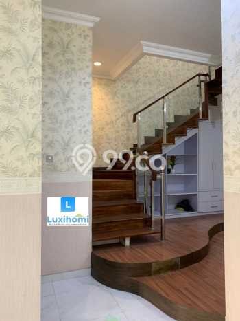 Rumah Mewah LB 250m2 Siap Huni Desain Elegan di Pondok Kelapa, Jakarta Timur Rumah Mewah LB 250m2 Siap Huni Desain Elegan di Pondok Kelapa, Jakarta Timur