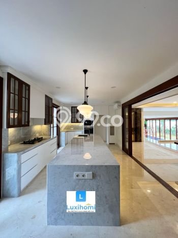 For Sale! Luxury House LT 1066m2 Desain Elegan di Kemang For Sale! Luxury House LT 1066m2 Desain Elegan di Kemang