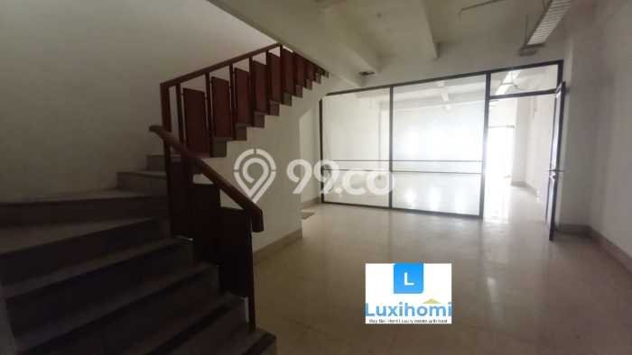 Unit Ruko Dijual di Jakarta Selatan LT 519m2 & LB 423m2 Unit Ruko Dijual di Jakarta Selatan LT 519m2 & LB 423m2