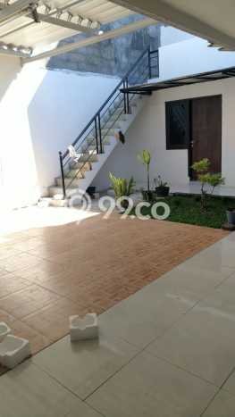 Rumah Luxury Modern Tanpa Renovasi di kertajaya Surabaya Rumah Luxury Modern Tanpa Renovasi di kertajaya Surabaya