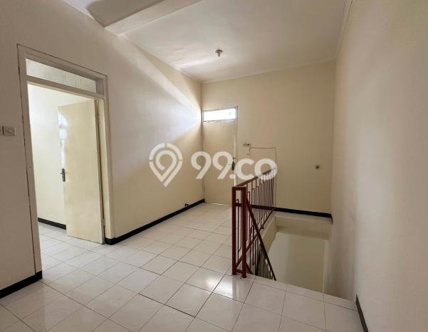 For Sale Rumah 3 Kamar Lokasi Ideal Nyaman dan Strategis di Rungkut For Sale Rumah 3 Kamar Lokasi Ideal Nyaman dan Strategis di Rungkut