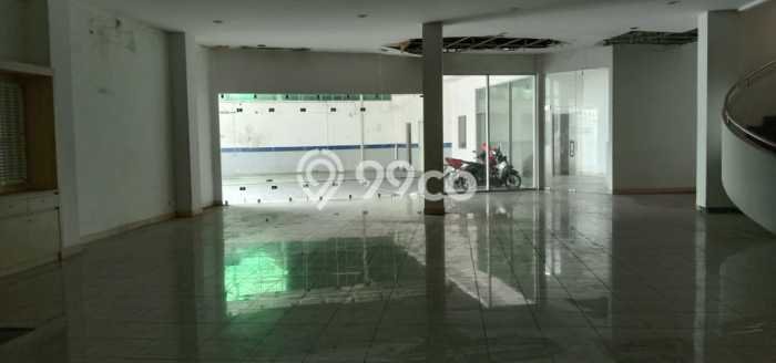 Disewakan Komersial di Pusat Kota Surabaya Ramai Strategis Disewakan Komersial di Pusat Kota Surabaya Ramai Strategis