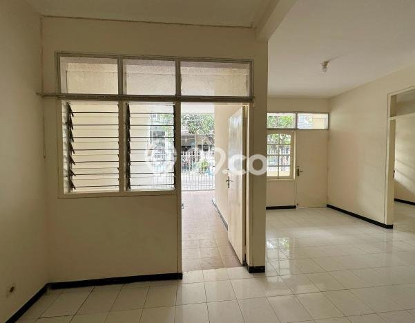 For Sale Rumah 3 Kamar Lokasi Ideal Nyaman dan Strategis di Rungkut For Sale Rumah 3 Kamar Lokasi Ideal Nyaman dan Strategis di Rungkut