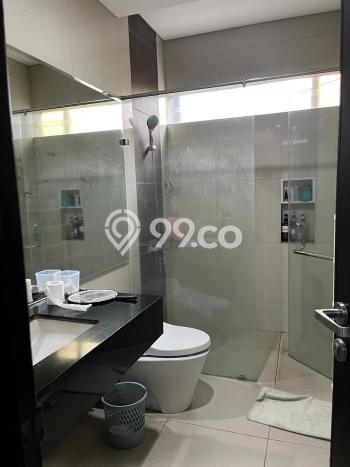 PENAWARAN TERBAIK! Rumah Strategis area , Luas 550m2m² Bangunan 350m2m² PENAWARAN TERBAIK! Rumah Strategis area , Luas 550m2m² Bangunan 350m2m²