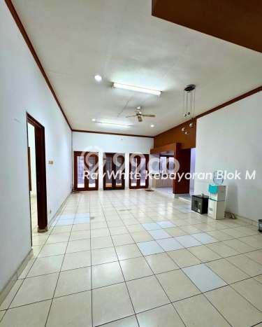 Lokasi terbaik! Rumah siap huni dikontrakkan di Kebayoran Baru LB 500m2 Lokasi terbaik! Rumah siap huni dikontrakkan di Kebayoran Baru LB 500m2
