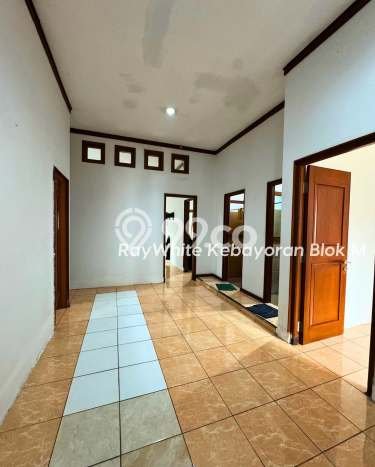 Lokasi terbaik! Rumah siap huni dikontrakkan di Kebayoran Baru LB 500m2 Lokasi terbaik! Rumah siap huni dikontrakkan di Kebayoran Baru LB 500m2