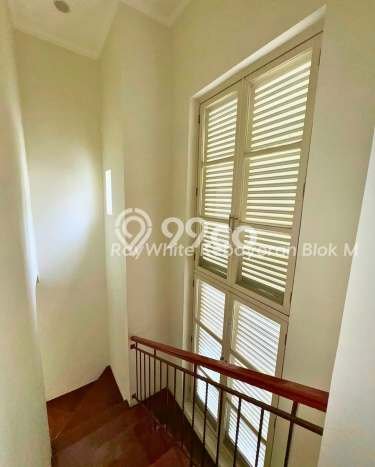 Ready to Use! Luxury House LT 247m2 Desain Modern di Kemang Ready to Use! Luxury House LT 247m2 Desain Modern di Kemang