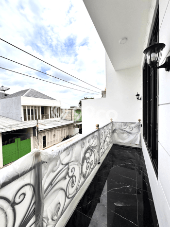 Siap Huni Hunian Elit 5 Kamar di Mulyorejo Dekat ke Mana Pun Siap Huni Hunian Elit 5 Kamar di Mulyorejo Dekat ke Mana Pun