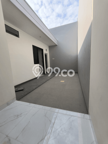 Rumah Strategis Modern Lb 140m2 di Tambaksari, Surabaya Rumah Strategis Modern Lb 140m2 di Tambaksari, Surabaya