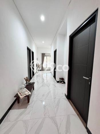Rumah Modern Cantik 5 Kamar Bisa Langsung Pindah di Rungkut Rumah Modern Cantik 5 Kamar Bisa Langsung Pindah di Rungkut