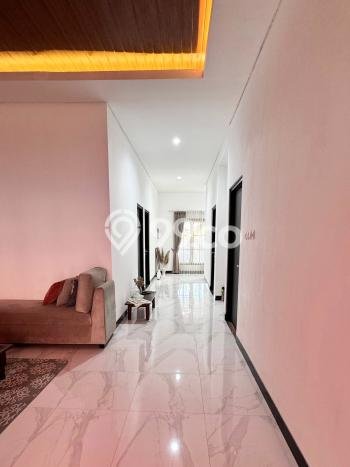 Rumah Modern Cantik 5 Kamar Bisa Langsung Pindah di Rungkut Rumah Modern Cantik 5 Kamar Bisa Langsung Pindah di Rungkut