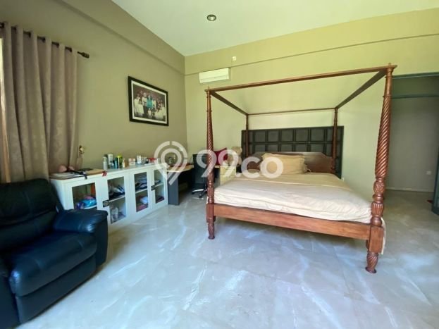 Rumah 5 Kamar Akses Transportasi Umum di BSD, Tangerang Rumah 5 Kamar Akses Transportasi Umum di BSD, Tangerang