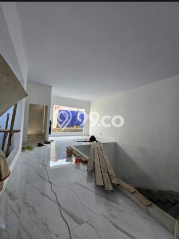 Rumah Elit Modern Tanpa Renovasi di Meruya Jakarta Barat Rumah Elit Modern Tanpa Renovasi di Meruya Jakarta Barat