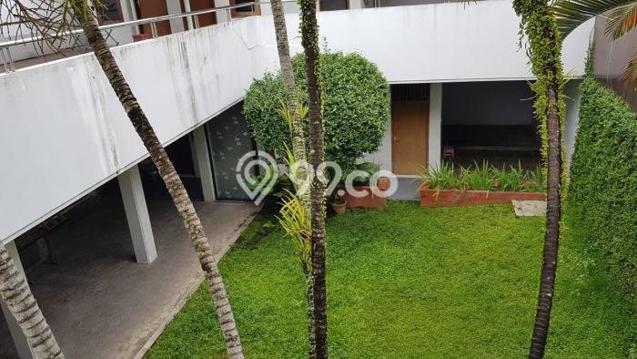 Rumah Elit Modern Tanpa Renovasi di Kota Baru Yogyakarta Rumah Elit Modern Tanpa Renovasi di Kota Baru Yogyakarta