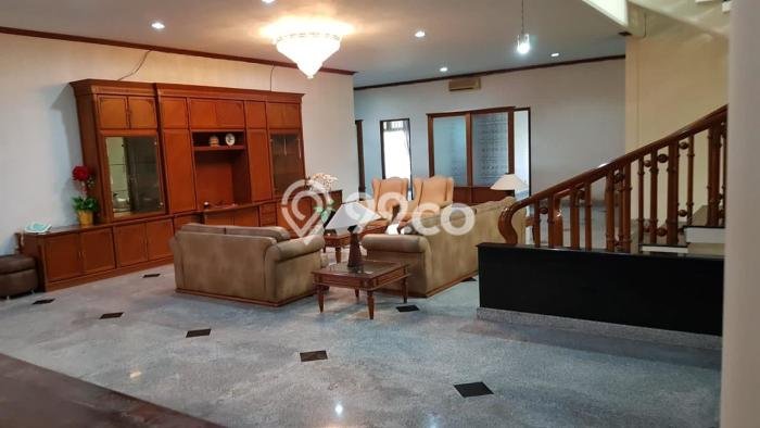 Rumah Elit Modern Tanpa Renovasi di Kota Baru Yogyakarta Rumah Elit Modern Tanpa Renovasi di Kota Baru Yogyakarta