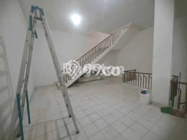 Ruko untuk Disewa di Pusat Jakarta Barat Luas Bangunan 437m2 Ruko untuk Disewa di Pusat Jakarta Barat Luas Bangunan 437m2