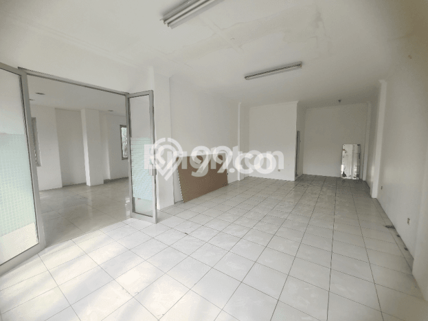 Ruko Disewa di Jakarta Pusat dengan LB 240m2 Area Komersial Ramai Ruko Disewa di Jakarta Pusat dengan LB 240m2 Area Komersial Ramai