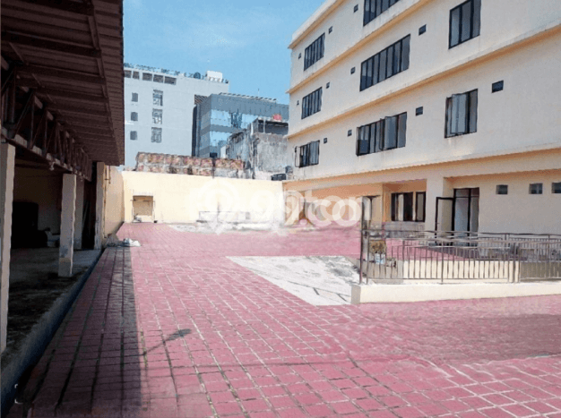 Unit Ruko disewakan di Kebayoran Lama Jakarta Selatan dengan LT 90m2 / LB 360m2 Unit Ruko disewakan di Kebayoran Lama Jakarta Selatan dengan LT 90m2 / LB 360m2