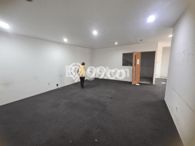 Disewakan Ruko di Kawasan Ramai Senayan Luas 330m2 Disewakan Ruko di Kawasan Ramai Senayan Luas 330m2
