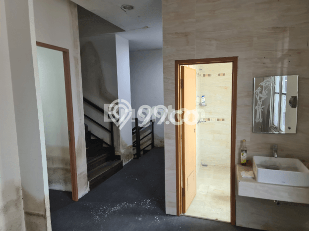 Disewakan Ruko di Kawasan Ramai Senayan Luas 330m2 Disewakan Ruko di Kawasan Ramai Senayan Luas 330m2