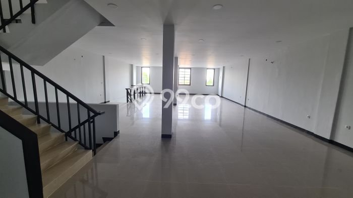 Area Strategis! Disewakan Ruko Lokasi Jatinegara, Jakarta Timur Cocok untuk Bisnis Area Strategis! Disewakan Ruko Lokasi Jatinegara, Jakarta Timur Cocok untuk Bisnis