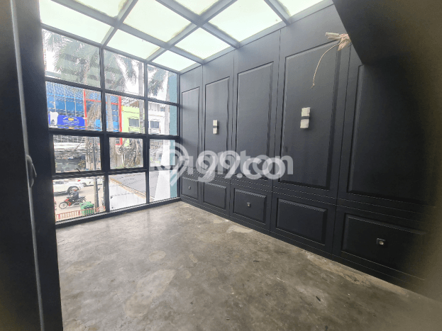 Unit Ruko Disewakan di Taman Ratu di Area Ramai & Strategis Unit Ruko Disewakan di Taman Ratu di Area Ramai & Strategis