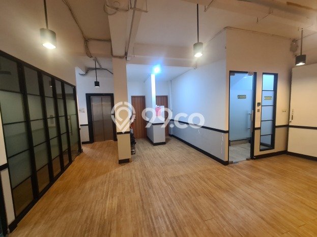 Ruko untuk Disewa di Pusat Jakarta Selatan Luas Bangunan 600m2 Ruko untuk Disewa di Pusat Jakarta Selatan Luas Bangunan 600m2