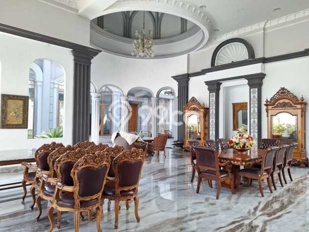 Rumah Mewah LB 800m2 Siap Pakai Desain Elegan di Sentul City, Bogor Rumah Mewah LB 800m2 Siap Pakai Desain Elegan di Sentul City, Bogor