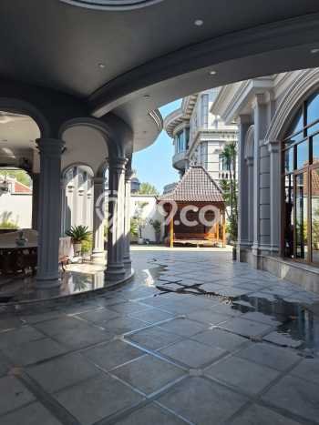 Rumah Mewah LB 800m2 Siap Pakai Desain Elegan di Sentul City, Bogor Rumah Mewah LB 800m2 Siap Pakai Desain Elegan di Sentul City, Bogor