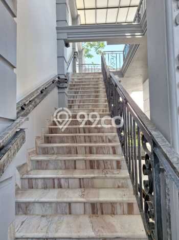Rumah Mewah LB 800m2 Siap Pakai Desain Elegan di Sentul City, Bogor Rumah Mewah LB 800m2 Siap Pakai Desain Elegan di Sentul City, Bogor