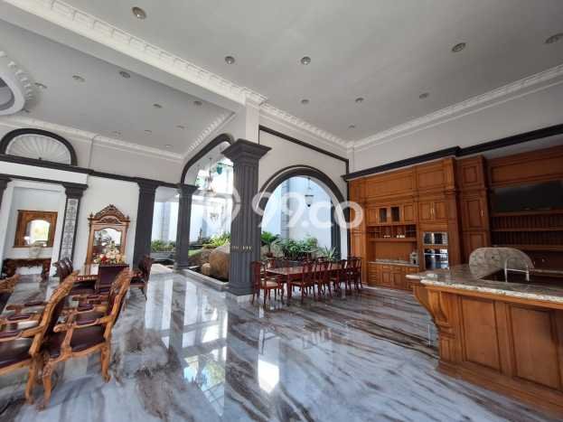 Rumah Mewah LB 800m2 Siap Pakai Desain Elegan di Sentul City, Bogor Rumah Mewah LB 800m2 Siap Pakai Desain Elegan di Sentul City, Bogor