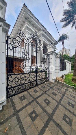 Hunian Elit LB 1400m2 Siap Pakai Desain Elegan di Pondok Indah, Jakarta Selatan Hunian Elit LB 1400m2 Siap Pakai Desain Elegan di Pondok Indah, Jakarta Selatan