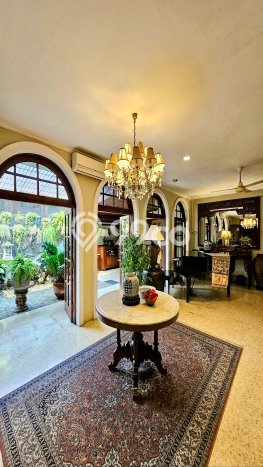 Rumah Mewah LB 343m2 Siap Huni Desain Elegan di Cipete, Jakarta Selatan Rumah Mewah LB 343m2 Siap Huni Desain Elegan di Cipete, Jakarta Selatan