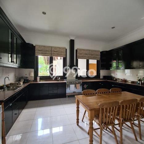 Ready to Use! Premium House LT 1595m2 Desain Elegan di Pondok Indah Ready to Use! Premium House LT 1595m2 Desain Elegan di Pondok Indah