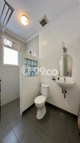 Siap Huni Hunian Elit 4 Kamar di Kebayoran Baru Dekat ke Mana Pun Siap Huni Hunian Elit 4 Kamar di Kebayoran Baru Dekat ke Mana Pun