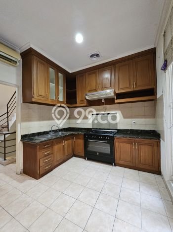 Hunian Mewah LB 600m2 Siap Pakai Desain Elegan di Pondok Indah, Jakarta Selatan Hunian Mewah LB 600m2 Siap Pakai Desain Elegan di Pondok Indah, Jakarta Selatan
