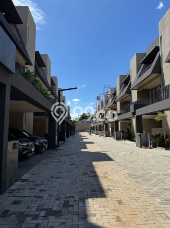 Rumah Elit LB 215m2 Siap Pakai Desain Elegan di Lebak Bulus, Jakarta Selatan Rumah Elit LB 215m2 Siap Pakai Desain Elegan di Lebak Bulus, Jakarta Selatan