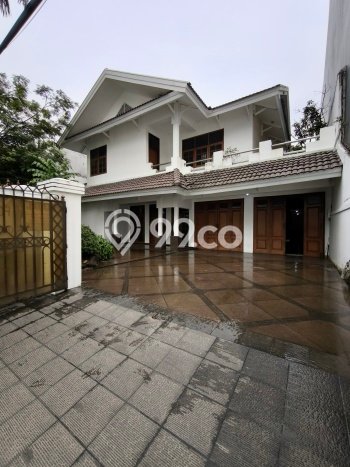 Ready to Use! Premium House LT 510m2 Desain Elegan di Mega Kuningan Ready to Use! Premium House LT 510m2 Desain Elegan di Mega Kuningan