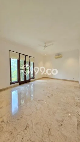 Sewa Rumah Strategis di Kemang LT 1200m2 / LB 650m2 Siap Huni Sewa Rumah Strategis di Kemang LT 1200m2 / LB 650m2 Siap Huni