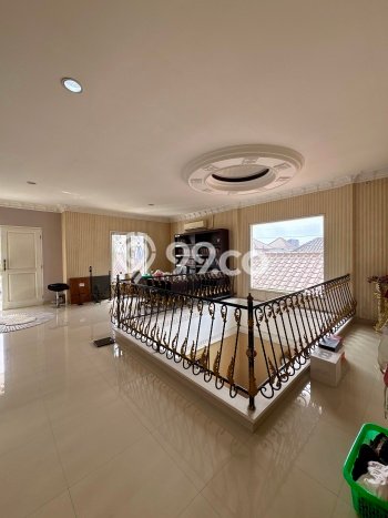 Hunian Elit LB 400m2 Siap Pakai Desain Elegan di Pangkalan Jati, Depok Hunian Elit LB 400m2 Siap Pakai Desain Elegan di Pangkalan Jati, Depok
