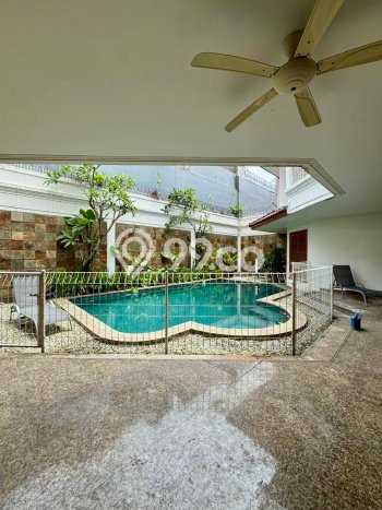 Rumah Elit Modern Tanpa Renovasi di Pondok Indah Jakarta Selatan Rumah Elit Modern Tanpa Renovasi di Pondok Indah Jakarta Selatan