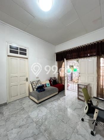 Rumah Elit Modern Tanpa Renovasi di Pondok Indah Jakarta Selatan Rumah Elit Modern Tanpa Renovasi di Pondok Indah Jakarta Selatan