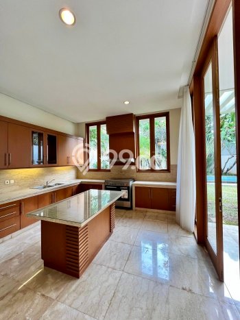 Rumah Mewah LB 550m2 Siap Huni Desain Elegan di Kemang, Jakarta Selatan Rumah Mewah LB 550m2 Siap Huni Desain Elegan di Kemang, Jakarta Selatan