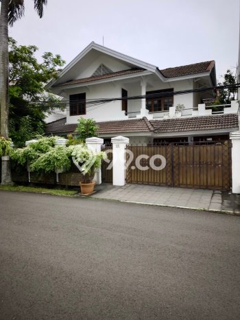 Ready to Use! Premium House LT 510m2 Desain Elegan di Mega Kuningan Ready to Use! Premium House LT 510m2 Desain Elegan di Mega Kuningan