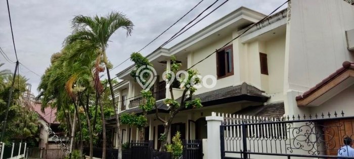 Rumah Luxury di Jakarta Selatan Strategis Kondisi Terawat Rumah Luxury di Jakarta Selatan Strategis Kondisi Terawat