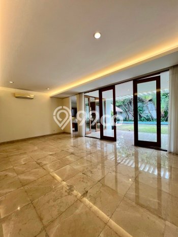 Rumah Mewah LB 550m2 Siap Huni Desain Elegan di Kemang, Jakarta Selatan Rumah Mewah LB 550m2 Siap Huni Desain Elegan di Kemang, Jakarta Selatan
