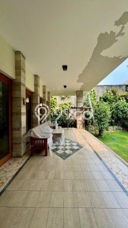 Dijual Rumah Luas Elegan Dengan View Eksklusif di Kemang, Jakarta Selatan Dijual Rumah Luas Elegan Dengan View Eksklusif di Kemang, Jakarta Selatan