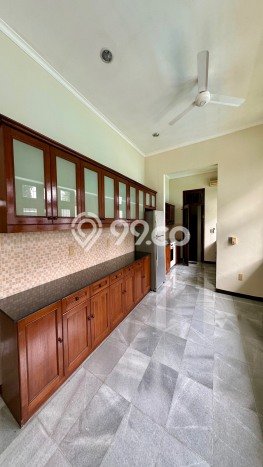 Rumah Strategis di , 5 KT, Area Nyaman, LT 850m2m² Bangunan 500m2m² Rumah Strategis di , 5 KT, Area Nyaman, LT 850m2m² Bangunan 500m2m²