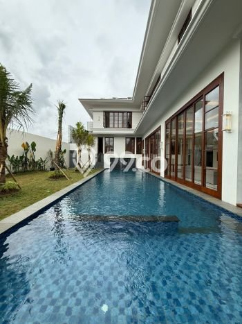 Jual Rumah Mewah Elegan Dengan View Cantik di Kemang, Jakarta Selatan Jual Rumah Mewah Elegan Dengan View Cantik di Kemang, Jakarta Selatan