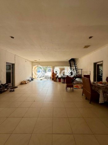 Lokasi Strategis! Dijual Ruko Bisnis di Kebayoran Baru, Jakarta Selatan Kondisi Baik Lokasi Strategis! Dijual Ruko Bisnis di Kebayoran Baru, Jakarta Selatan Kondisi Baik